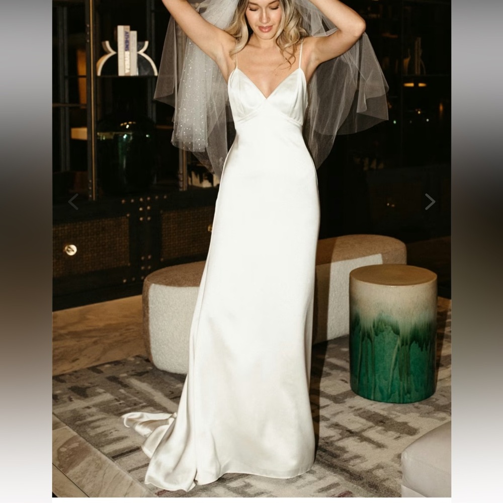 Watters Elegant White Wedding Dress